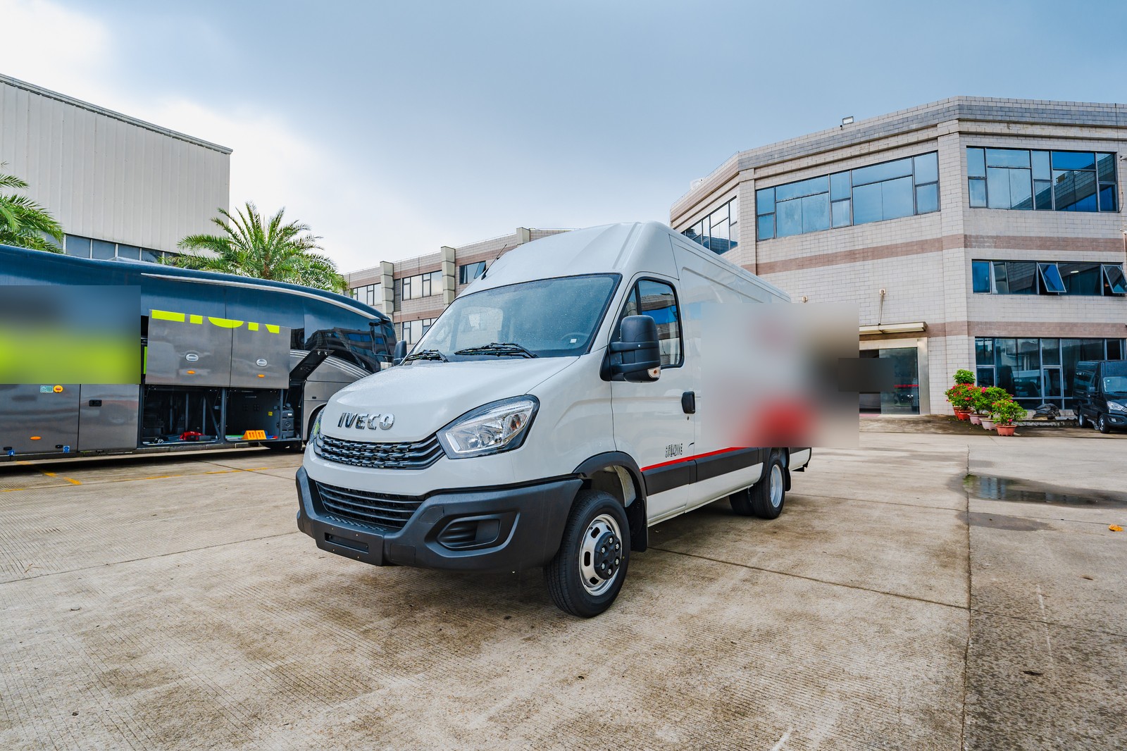 Mobile medical imaging vehicle on site